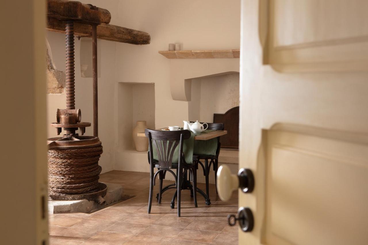 Don Alfonso Dimora D'Epoca Bed & Breakfast รากาเล ภายนอก รูปภาพ