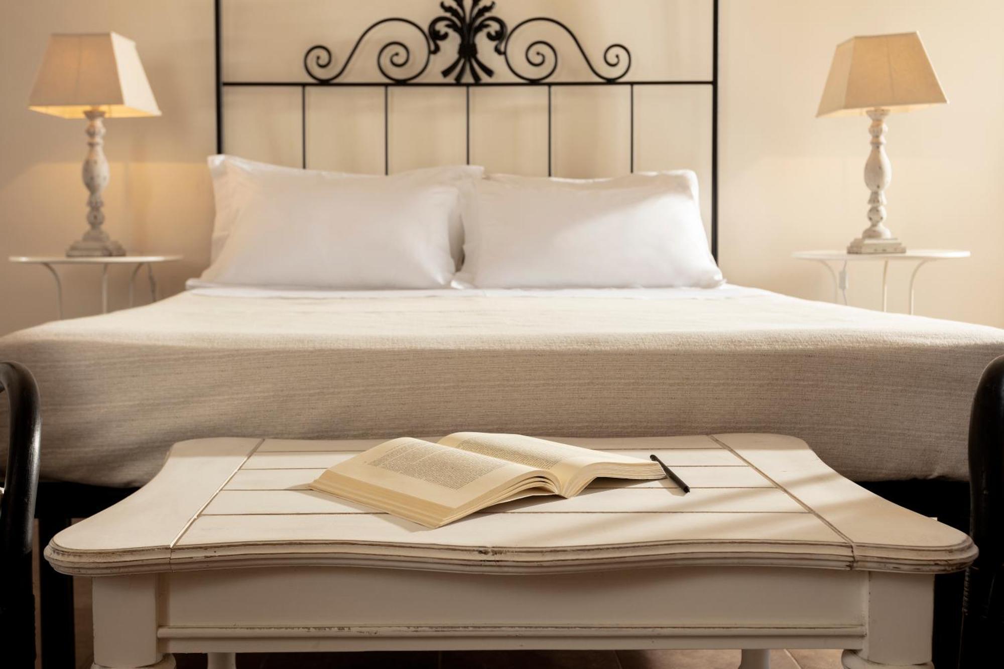 Don Alfonso Dimora D'Epoca Bed & Breakfast รากาเล ภายนอก รูปภาพ