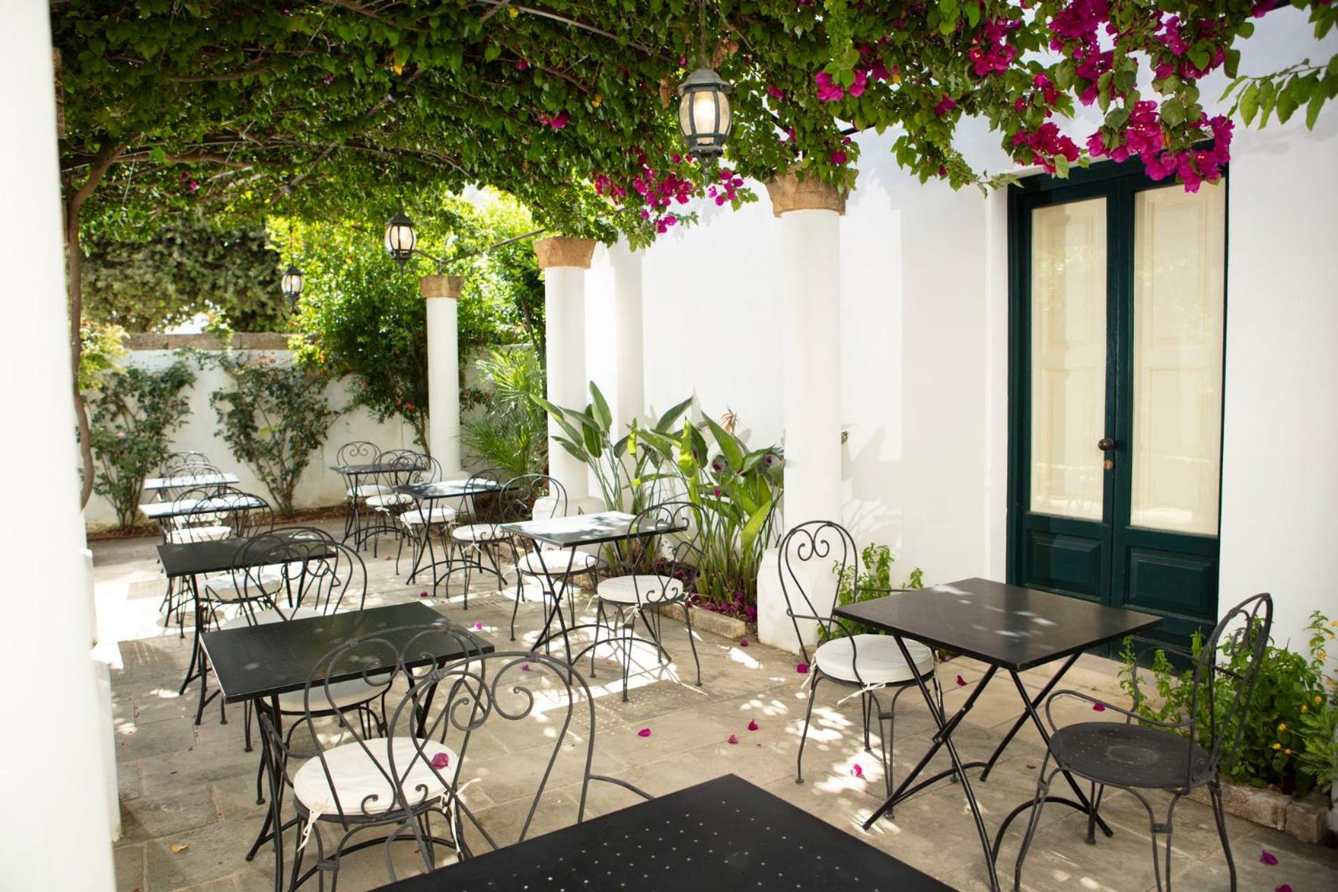 Don Alfonso Dimora D'Epoca Bed & Breakfast รากาเล ภายนอก รูปภาพ