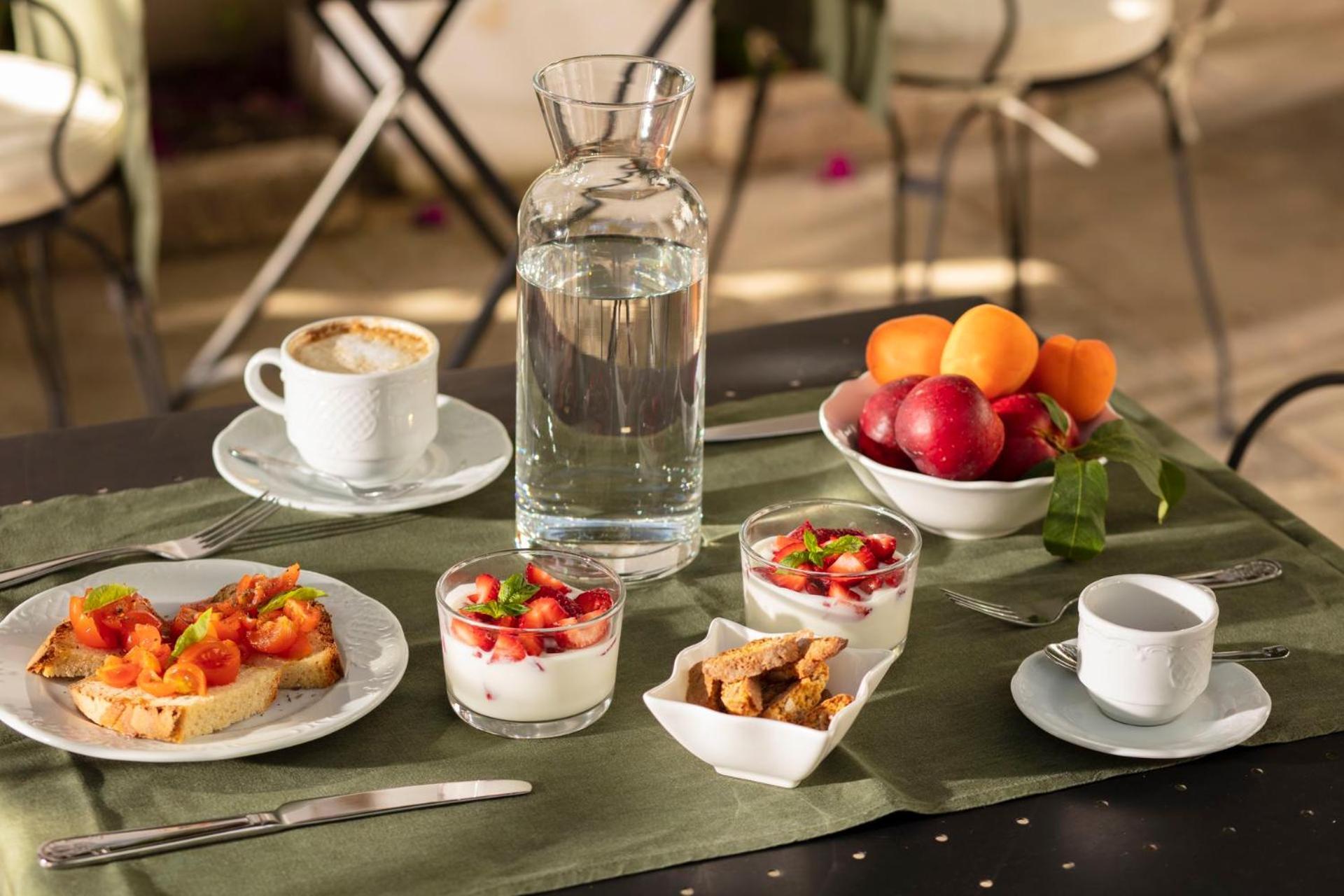 Don Alfonso Dimora D'Epoca Bed & Breakfast รากาเล ภายนอก รูปภาพ