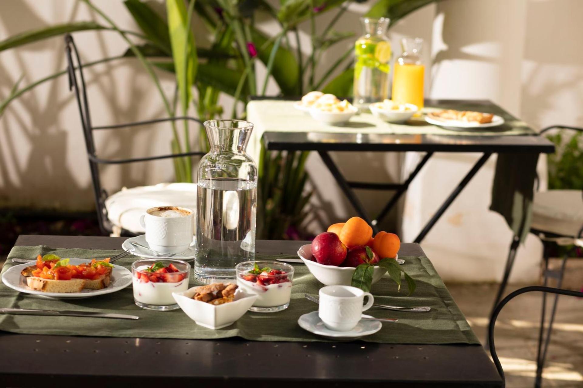 Don Alfonso Dimora D'Epoca Bed & Breakfast รากาเล ภายนอก รูปภาพ