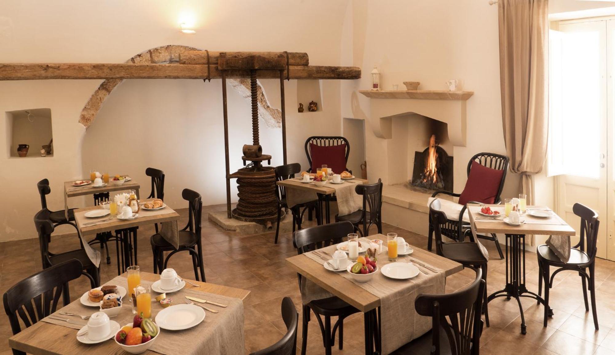 Don Alfonso Dimora D'Epoca Bed & Breakfast รากาเล ภายนอก รูปภาพ