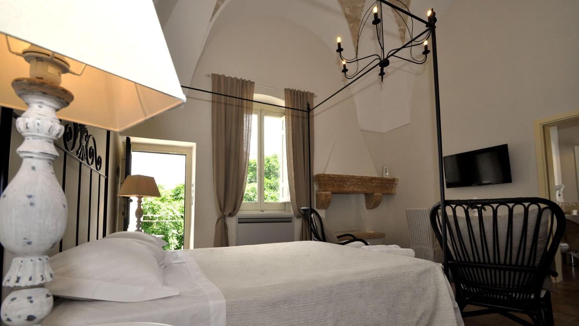 Don Alfonso Dimora D'Epoca Bed & Breakfast รากาเล ภายนอก รูปภาพ